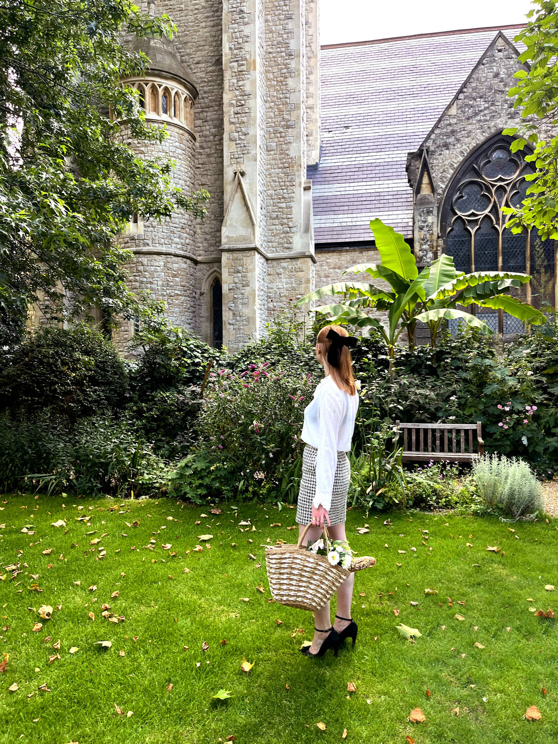 Old Money aesthetic tweed outfit